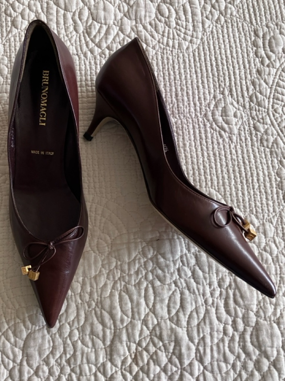 NWT Bruno Magli brown kitten heel pumps